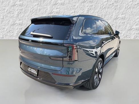 Used 2025 Volvo EX90 Ultra image 3