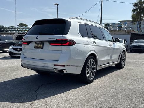 Used 2025 BMW X7 xDrive40i w/ Premium Package AWD/4WD image 4