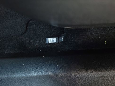 Used 2018 Toyota RAV4 XLE image 25