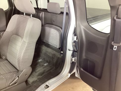 Used 2012 Nissan Frontier SV w/ SV Premium Utility Pkg AWD/4WD image 29