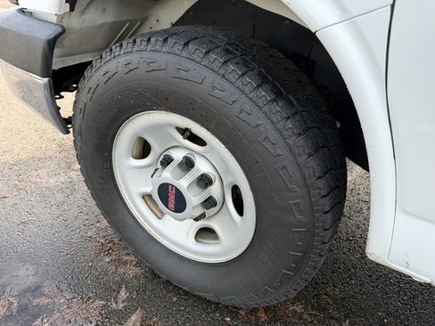 Used 2016 GMC Savana 3500 LS w/ Chrome Appearance Package image 20