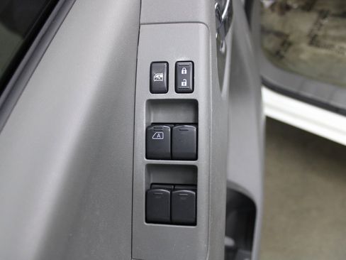 Used 2018 Nissan Frontier SV w/ Value Truck Package image 11