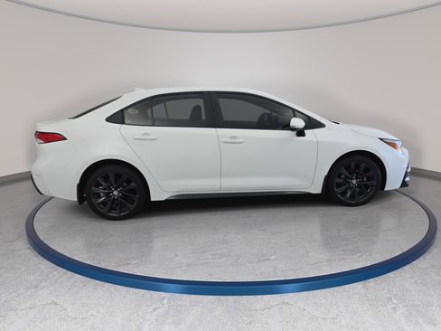 Used 2024 Toyota Corolla SE FWD image 4