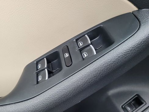 Used 2013 Volkswagen Jetta SE image 17