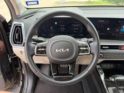 Used 2024 Kia Sorento SX FWD image 23