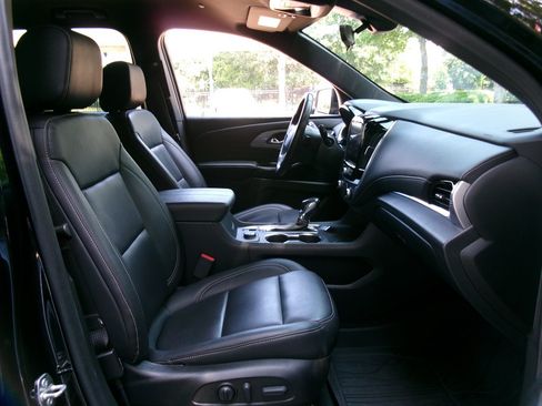 Used 2022 Chevrolet Traverse LT w/ LPO, Floor Liner Package AWD/4WD image 21