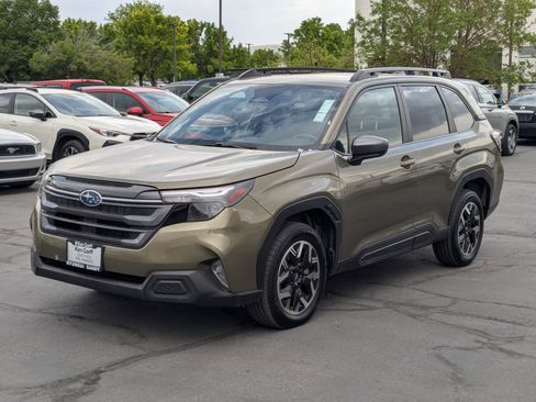 Used 2025 Subaru Forester Premium AWD/4WD image 11
