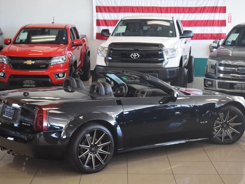 Used 2005 Cadillac XLR RWD image 61