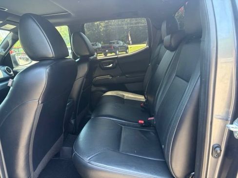 Used 2022 Toyota Tacoma TRD Sport w/ TRD Premium Sport Package AWD/4WD image 15