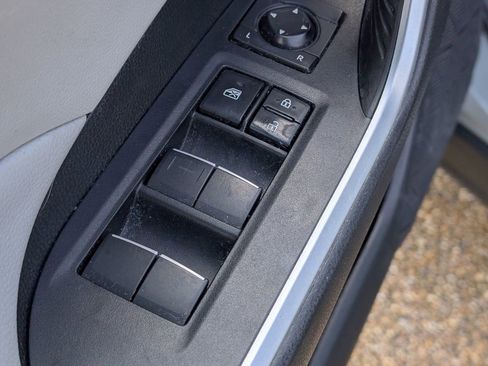 Used 2021 Toyota RAV4 XLE Premium image 15