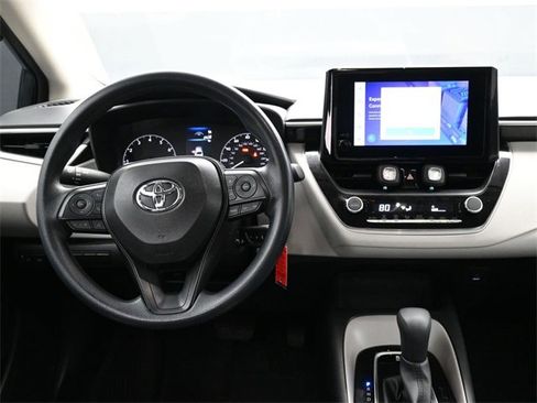Used 2025 Toyota Corolla LE image 6