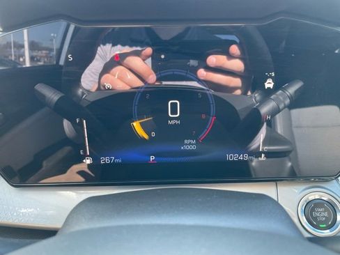 Used 2025 Chevrolet Trax LT w/ LT Convenience Package image 17