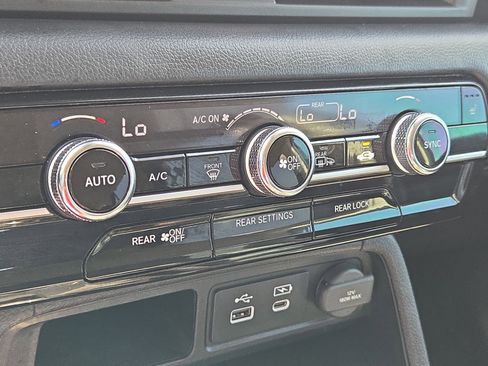 Certified 2025 Honda Pilot EX-L image 24