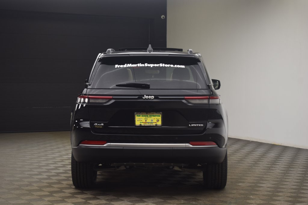 New 2026 Jeep Grand Cherokee Limited w/ Luxury Tech Group II AWD/4WD image 13