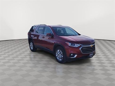 Used 2018 Chevrolet Traverse LT image 2