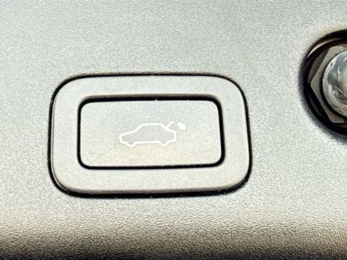 Used 2018 Jaguar XJ L Portfolio image 12