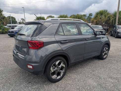 Used 2025 Hyundai Venue SEL FWD image 3