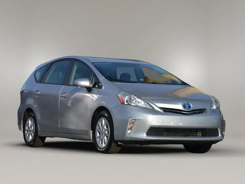 Used 2013 Toyota Prius V Three image 3