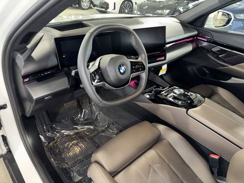 Certified 2025 BMW 530i xDrive w/ Premium Package AWD/4WD image 20