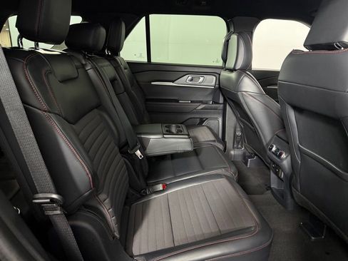 Used 2025 Ford Explorer ST-Line w/ ST-Line Street Pack image 28