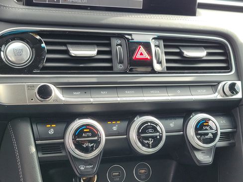 Used 2023 Genesis G70 2.0T image 27