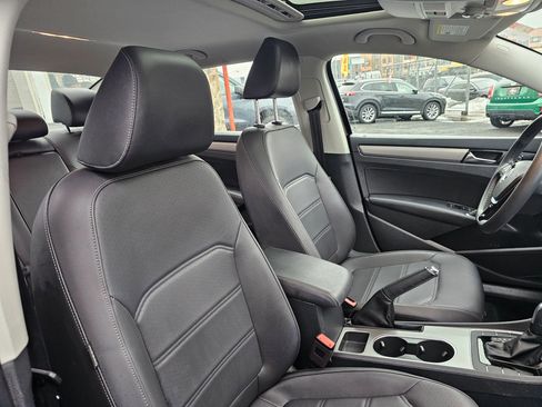 Used 2022 Volkswagen Passat 2.0T SE image 12