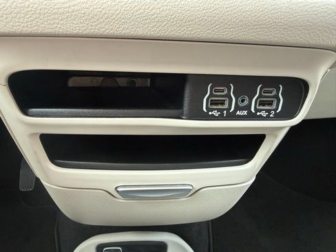 Used 2023 Chrysler Pacifica Touring-L FWD image 26