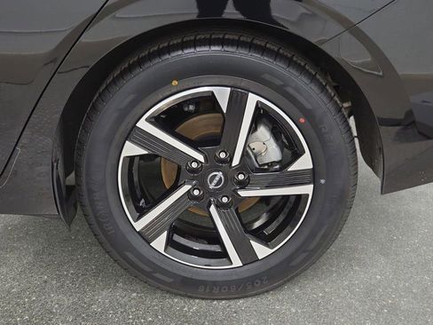 Used 2024 Nissan Sentra SV image 32