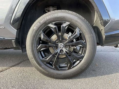 Used 2023 Toyota RAV4 SE image 9