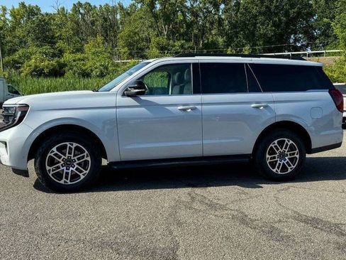 Used 2025 Ford Expedition Active AWD/4WD image 6