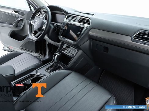 Used 2023 Volkswagen Tiguan SE image 32