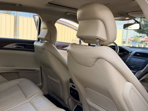 Used 2014 Lincoln MKZ AWD image 19