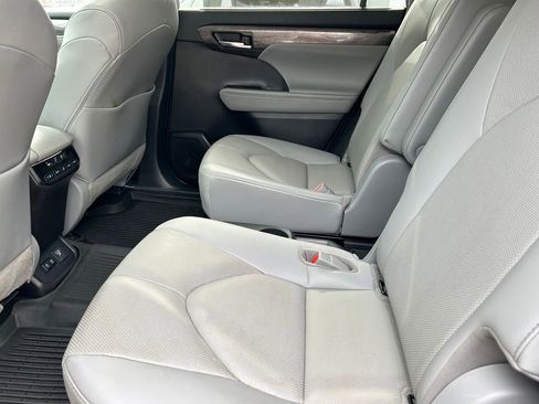 Used 2021 Toyota Highlander Limited AWD/4WD image 20