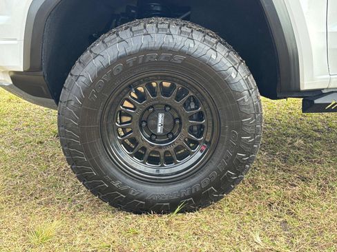 Used 2024 GMC Canyon AT4 image 10