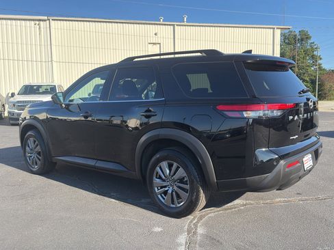 Used 2025 Nissan Pathfinder SV AWD/4WD image 7