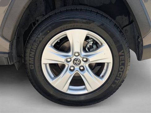 Used 2019 Toyota RAV4 XLE w/ Carpet Mat Package FWD image 24