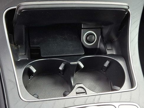 Used 2019 Mercedes-Benz GLC 300 4MATIC image 25