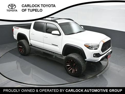 Used 2018 Toyota Tacoma TRD Off-Road AWD/4WD image 51