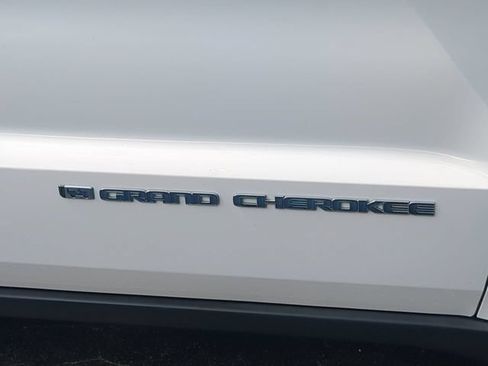 Used 2022 Jeep Grand Cherokee Laredo E RWD image 13