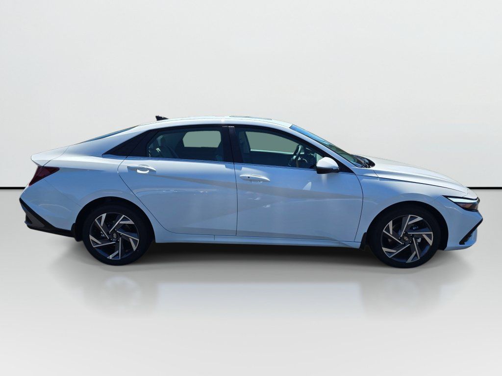 New 2026 Hyundai Elantra Limited FWD image 3