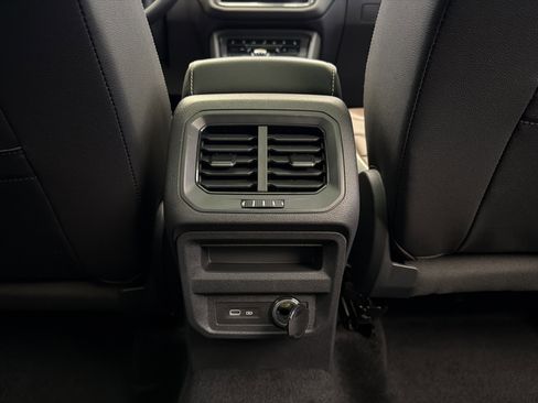 Used 2024 Volkswagen Tiguan SEL R-Line image 28
