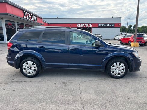 Used 2017 Dodge Journey SE w/ Flexible Seating Group FWD image 2