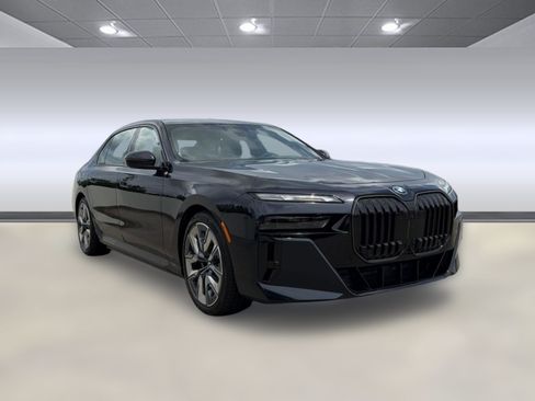 New 2026 BMW 750e xDrive w/ Executive Package AWD/4WD image 7