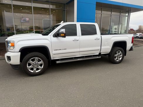 Used 2019 GMC Sierra 2500 Denali w/ Duramax Plus Package image 3