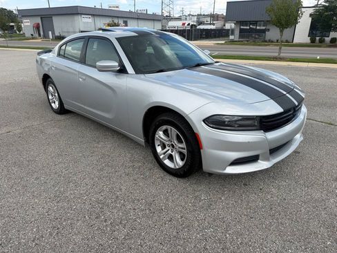 Used 2019 Dodge Charger SXT w/ Leather Interior Group RWD image 4