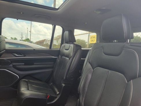 Used 2022 Jeep Grand Cherokee L Limited w/ Luxury Tech Group II RWD image 28