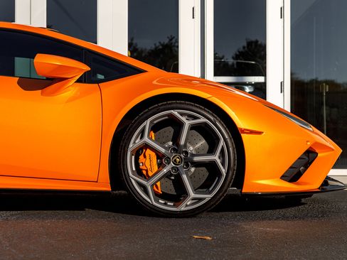 Used 2023 Lamborghini Huracan EVO RWD image 18