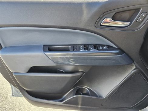 Used 2017 Chevrolet Colorado Z71 image 30