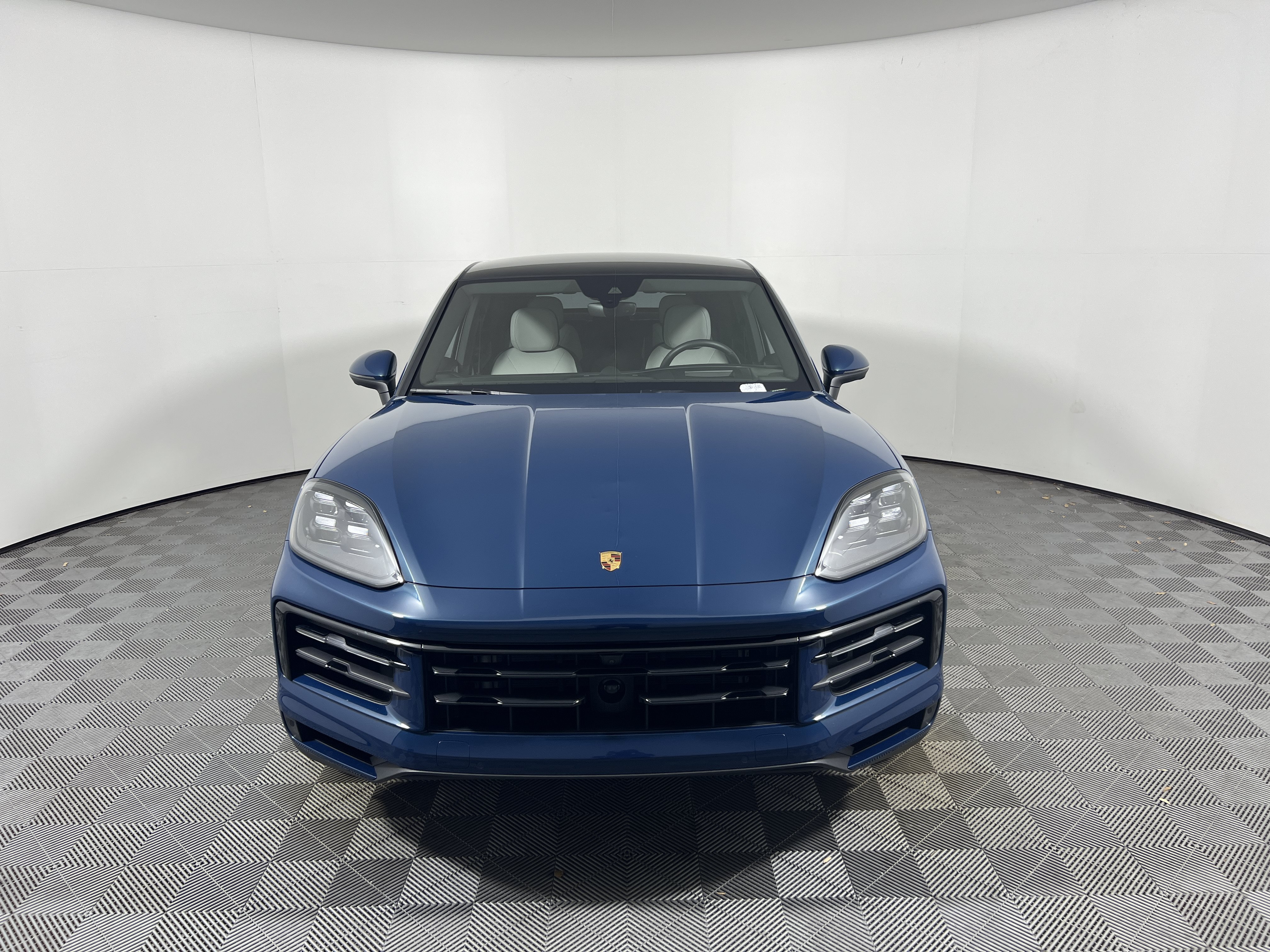 Used 2026 Porsche Cayenne E-Hybrid Coupe AWD/4WD image 10