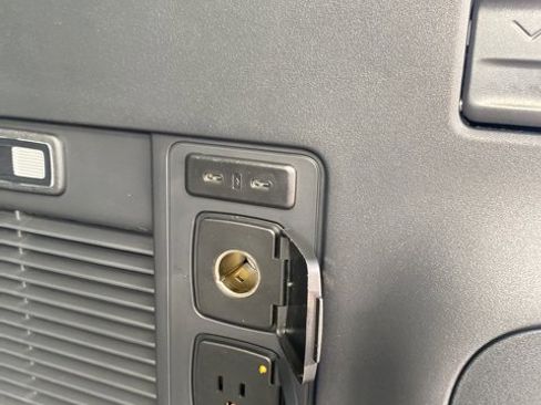 New 2025 Ford Expedition Active image 14